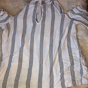 American Eagle cut out top size medium